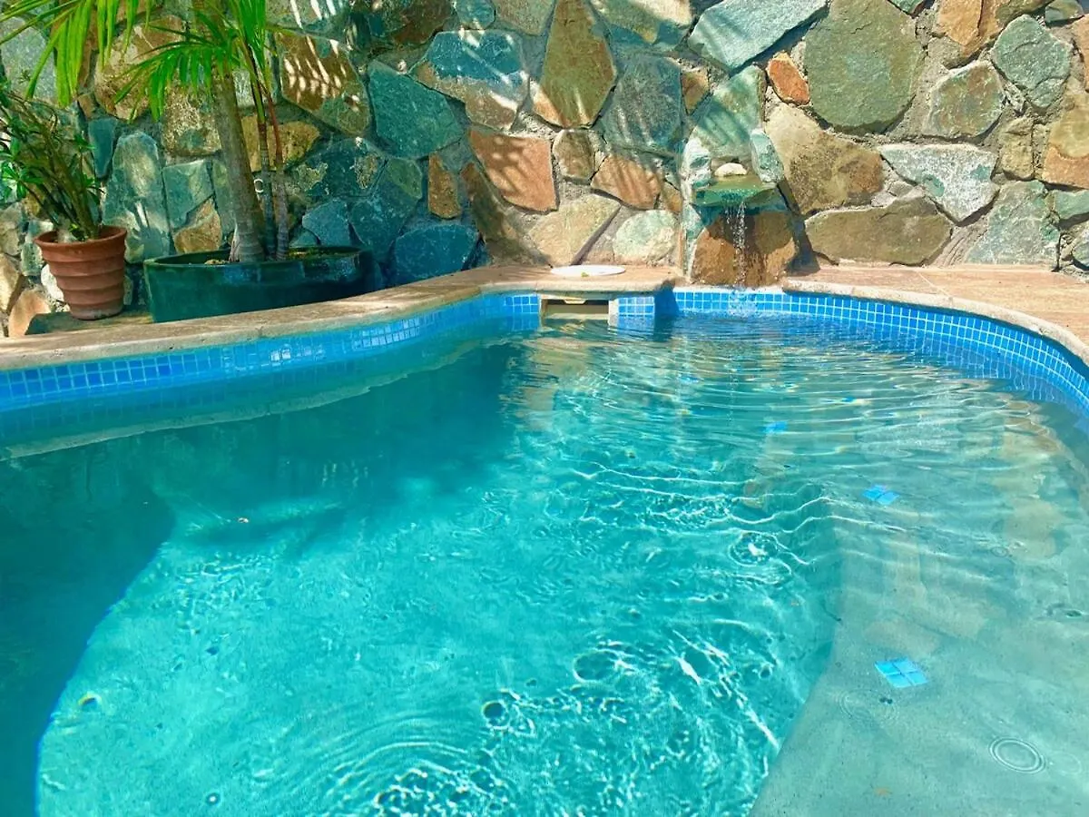 Big Blue Ocean Views From Every Room, Pool 0*, Coral Bay 美属维京群岛