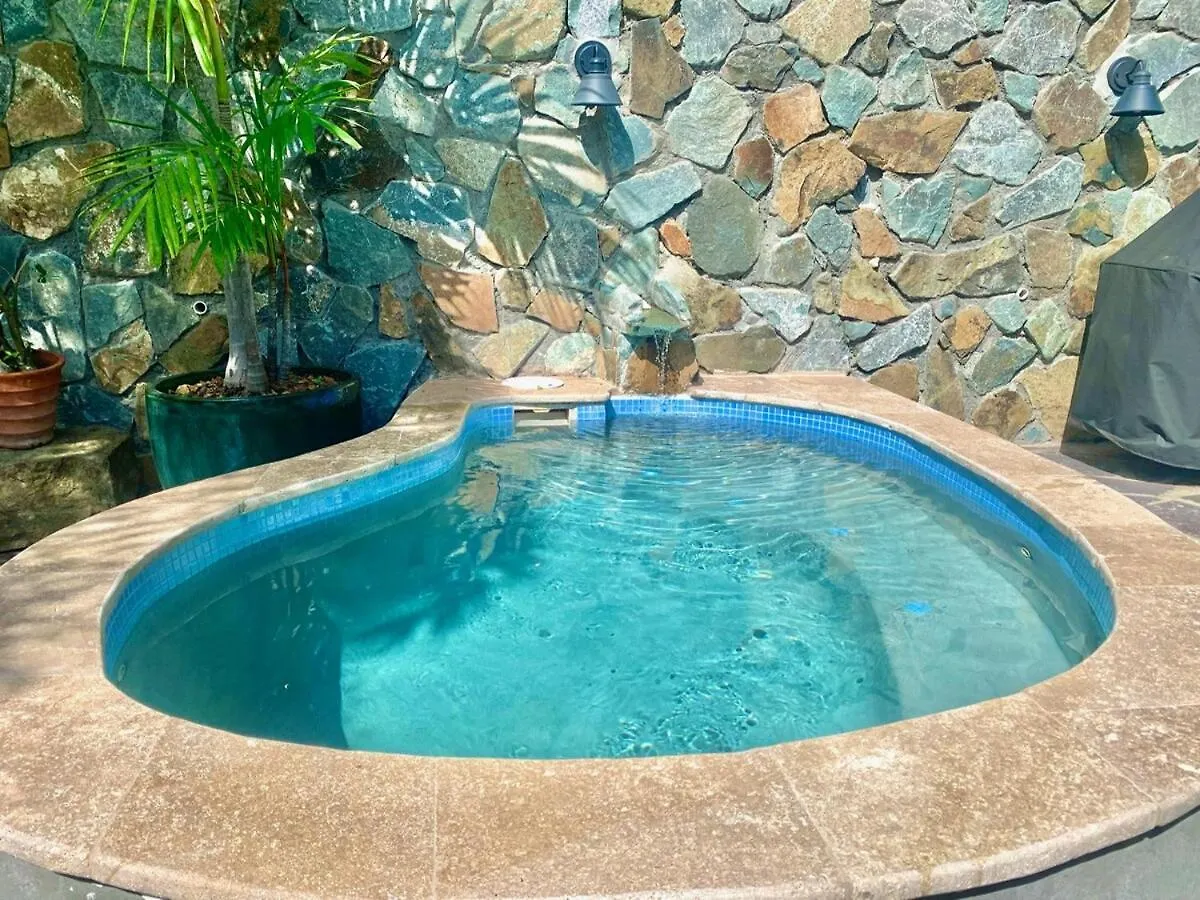 Big Blue Ocean Views From Every Room, Pool Βίλα Coral Bay